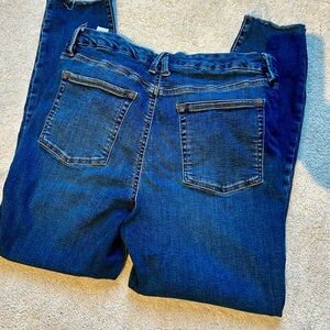 Good American Blue Skinny Jeans with Classic Indigo Wash